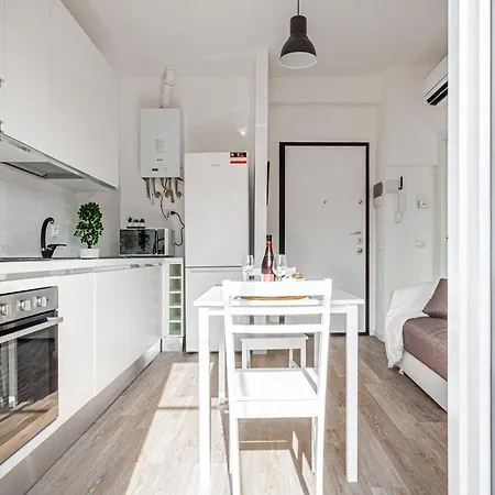 Appartement Joivy Sublime Flat With Balcony Milaan