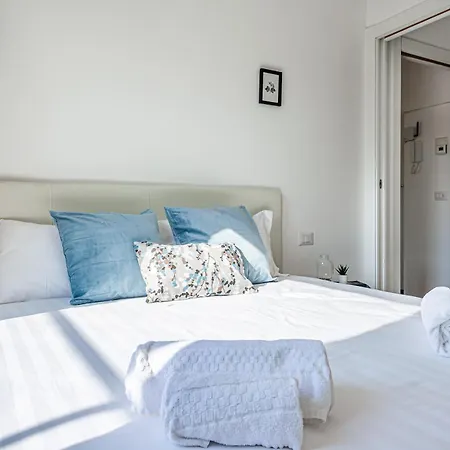 Joivy Sublime Flat With Balcony شقة *